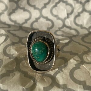 Material:925 silver
Stone: turquoise 
Size: 6.75
Ring
Authentic silver tested.